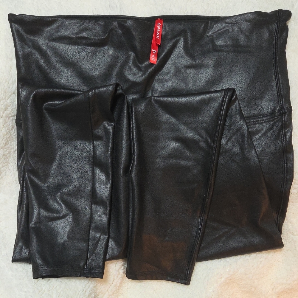 SPANX- SPANXshape™ Faux Leather Leggings